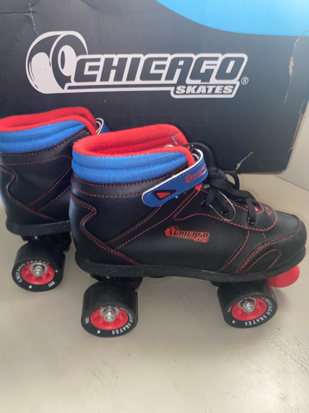 Like New Chicago Skates, size Youth 5, worn once, high quality, padded ankles